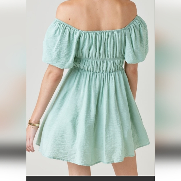 FRANCESCA'S Mi Ami Mindy Off The shoulder mini in mint size small NWT - Picture 2 of 9